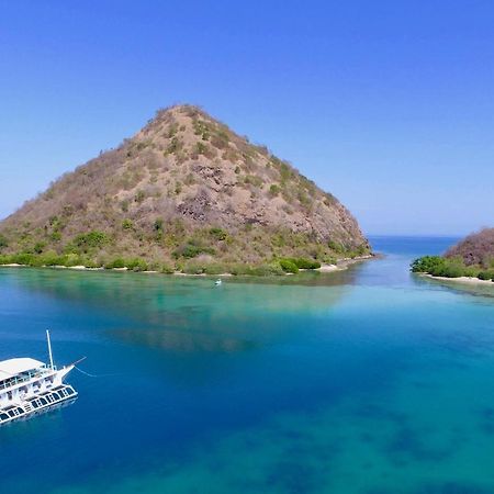 Le Pirate Boatel - Floating Hotel Labuan Bajo Extérieur photo